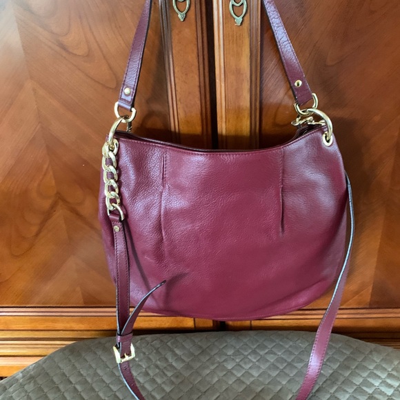 Handbag- maroon color handbag - Picture 2 of 4